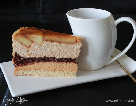 Подавать в виде торта или нарезать на пирожные.