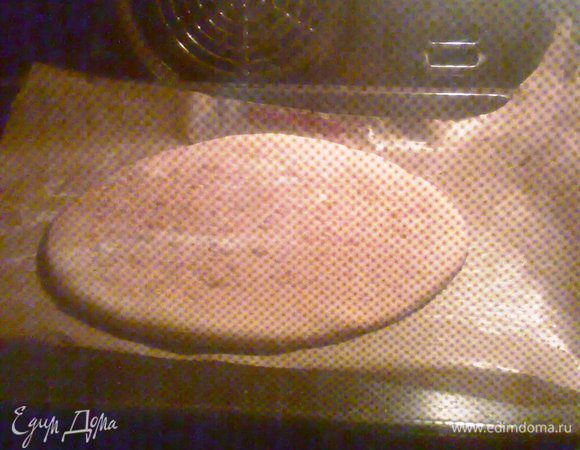 Выпекаем в предварительно разогретой до 200"духовке приблизительно 5-7 мин. Вы ориентируйтесь по своей духовке, т.к. в оригинале было написано вообще 10 мин.