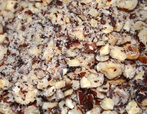 орехи крупно нарубить в блендере