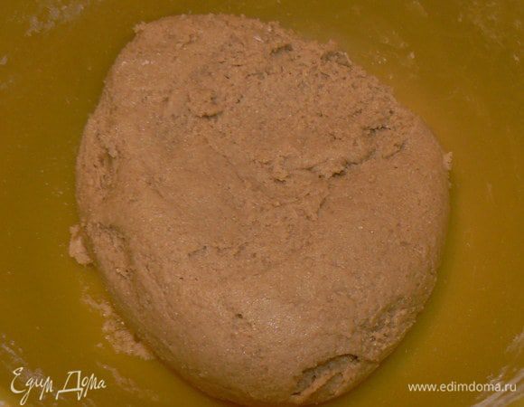 Замесите тесто.