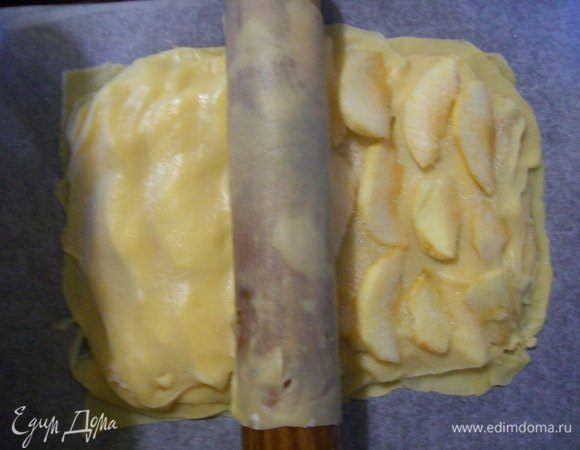 Выложить таким образом один на другой  все коржи.
