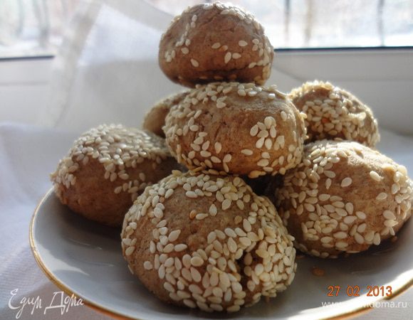 Колобки вынуть из духовки, дать остыть, снять с противня. Очень вкусно с кофе, с молоком или чаем будет тоже хорошо!