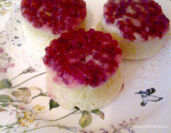 Когда наши бисквитики остынут, переворачиваем нашу форму.

Вуаля!!! !Бисквиты готовы!!!!