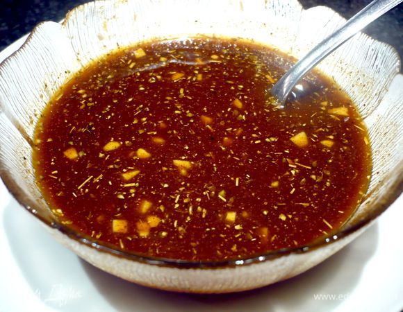 Для маринада смешиваем все составляющие до состояния пасты и накладываем на помытые и обсушенные при помощи бумажного полотенца куриные грудки. Укладываем их в сотейник и заливаем оставшимся маринадом, накрываем крышкой и ставим в холодильник на минимум три часа (если у Вас есть такая возможность, то Вы можете положить мясо в маринад на сутки, тогда смело используйте половину указанного количества приправ).