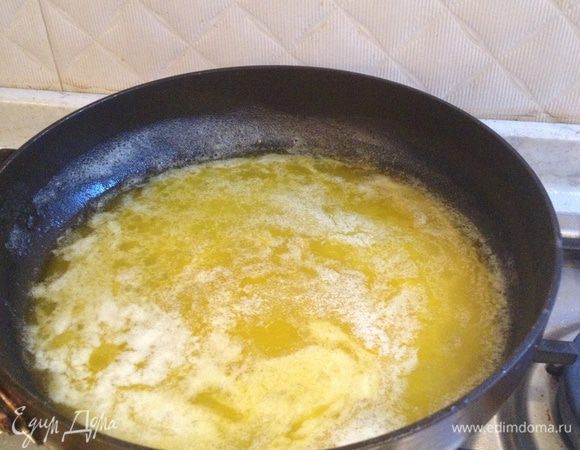 Растопить масло до сметанообразного состояния.