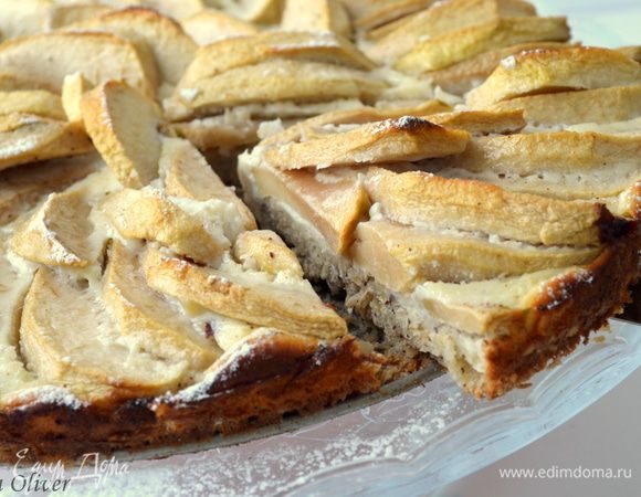 выпекаем пирог 10 минут при 200 гр, затем убавляем температуру до 180 гр и выпекаем еще 30 минут. 