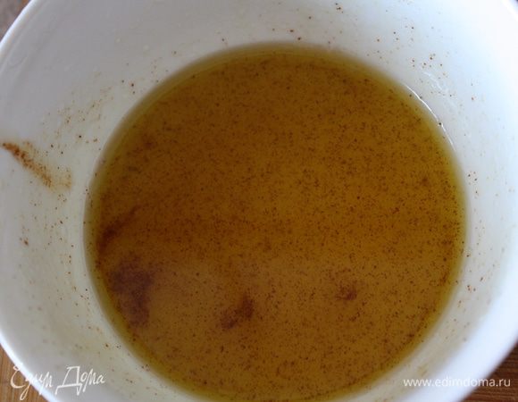 Готовим заправку: смешиваем все ингредиенты до однородности.
