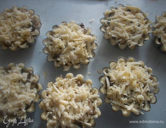 Затем снова посыпать сыром.