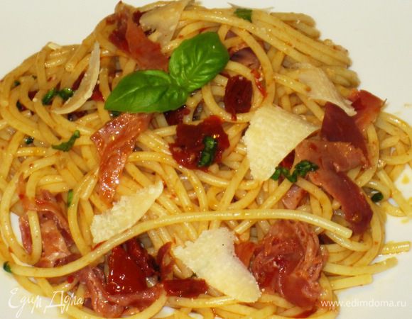 Посыпать базиликом и хлопьями пармезана.Приятного аппетита:)