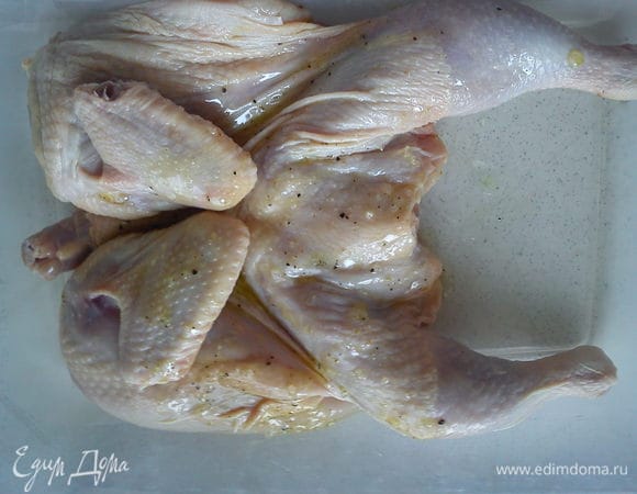 Смазать цыплят полученной смесью.