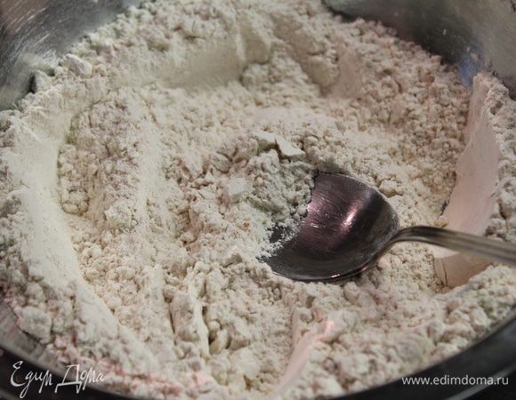 Смешать все сухие ингредиенты.