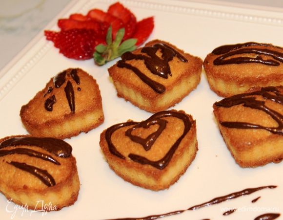 Обмакнуть готовое печенье макушками в шоколад или просто нанести шоколадный узор. Медовое печенье готово! Приятного аппетита!