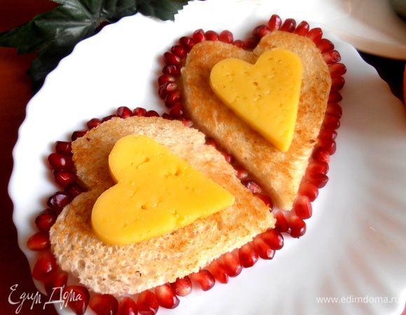 Украшаем греночки в виде рамочки из граната.