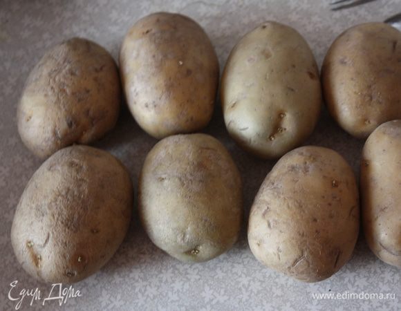 Нужно выбрать одинаковые по размеру картофелины.