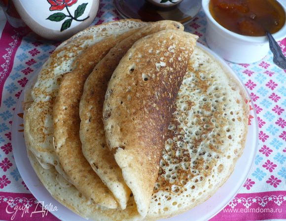 Выпекаем на среднем огне. Сковороду я  каждый раз не смазывала (достаточно масла в самом тесте). 