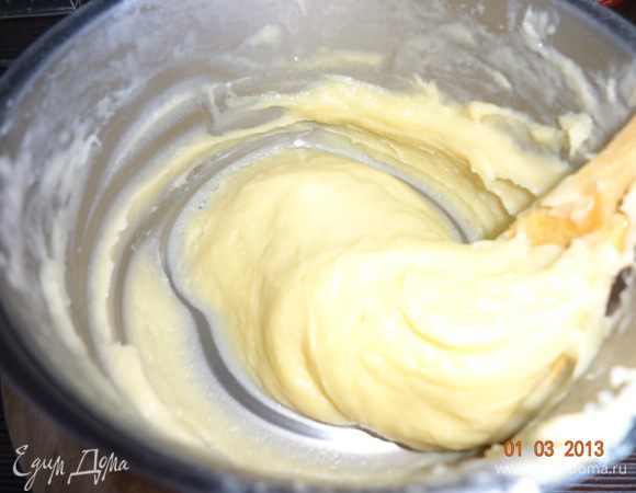 В итоге должно получиться однородное, не очень крутое тесто.