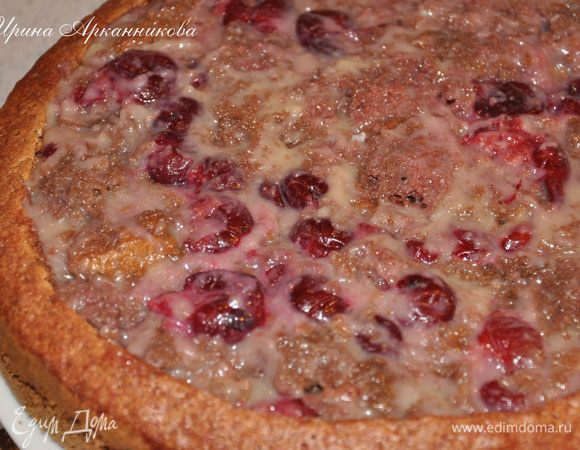  Крем: яйцо, сахар, теплое молоко и муку смешать и поставить на медл. огонь, начнет густеть и закипать- снимать. Мешать при варении, чтоб не пристало ко дну. Добавить в уже теплый крем 150 гр. слив.масла. Остудить крем.

Смешать крем с порванными кусочками бисквита и вишнями.Сиропом из вишен полить торт и выложить начинку,плотно утрамбовав.
