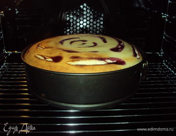 Вот так выглядит готовый. Дать полностью остыть, а потом вынуть из формы.