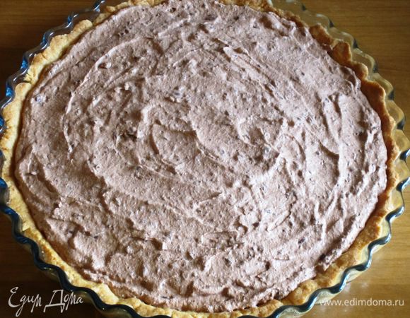 Выложить мусс на кростату, накрыть пленкой и поставить в холодильник минимум на 3 часа.