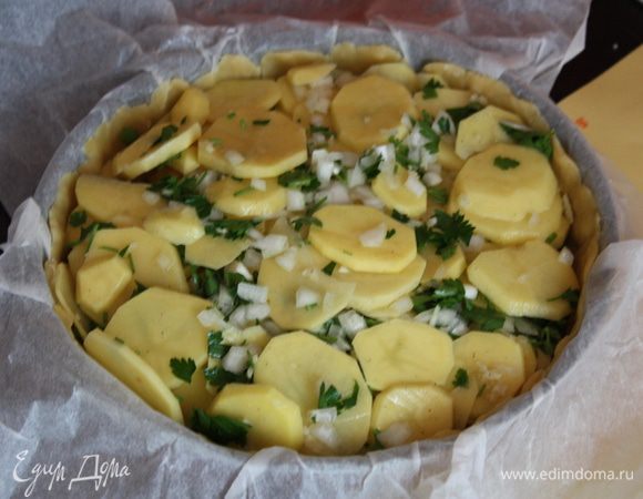 Сверху укладываем наш картофель.Разравниваем.