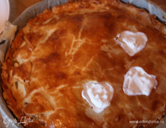 Ставим в разогретую до 180 градусов духовку на 1 ч и 15 мин. Посматривайте,будет гореть накройте фольгой.