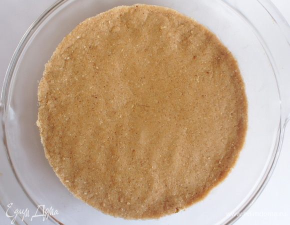 Слегка утрамбовать и разровнять)