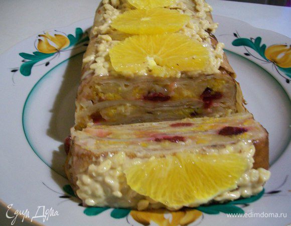 А вот и шарлотка из блинчиков с яблочно-апельсиновым соусом. 