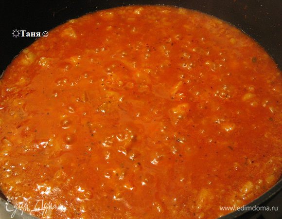 

Добавляем пюре из помидоров, добавили соль 


тушить несколько минут  ( я потушила 10 -13 минут ).