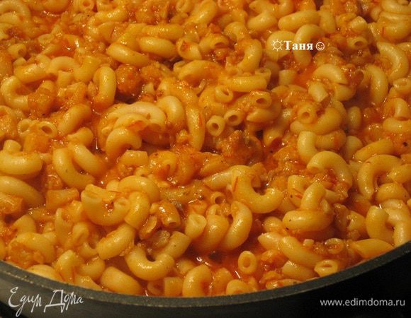 Добавляем сваренную пасту, перемешать. ( я потушила 5 минут под крышкой на очень маленьком огне).