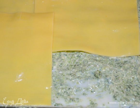 далее опять листы - соус-начинка...листы...самый верхний слой это листы лазаньи!