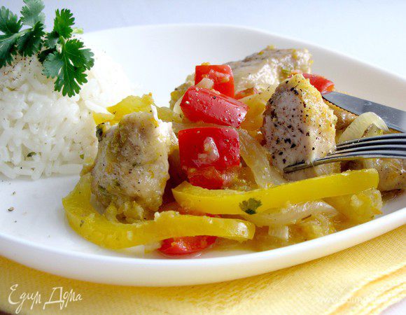 Посыпьте готовое блюдо кинзой и подавайте горячим. Приятного аппетита!