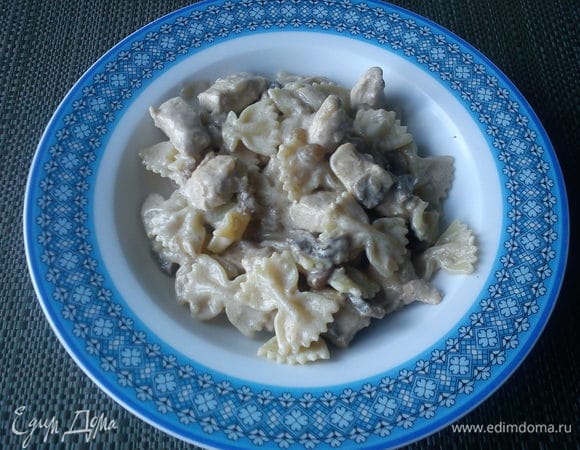 Перед подачей посыпать базаликом. К сожалению зимой хороший базилик у нас большая роскошь, поэтому последний шаг я пропустила.