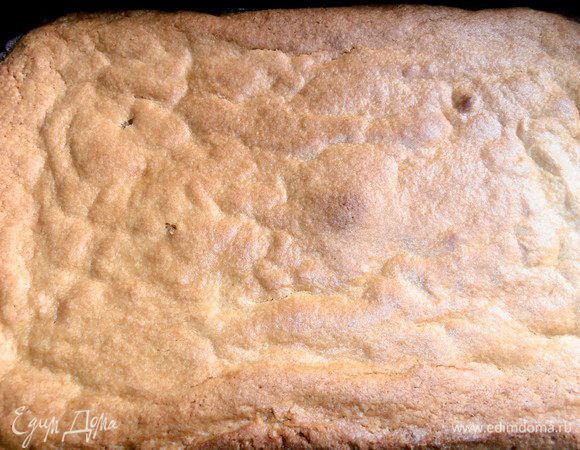 Готовность проверяем палочкой.Выключаем духовку и немного оставляем корж там.