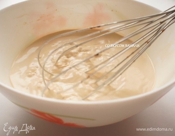 Взбить венчиком до растворения кофе.