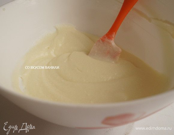 В это время приготовим крем. Маскарпоне перемешать с сахаром.