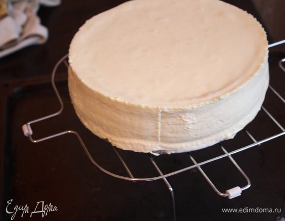 Ставим на решетку,вниз ставим противень или большую тарелку.