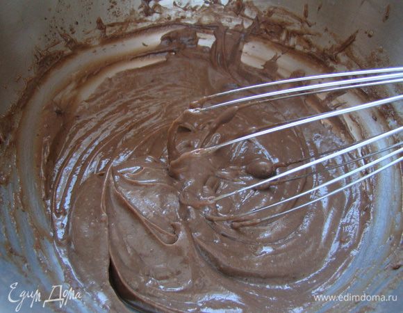 Поставить на водяную баню и нагревать до консистенции густой сметаны