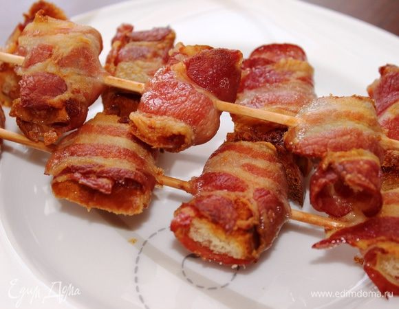 Запекать примерно 10 минут до золотистого цвета