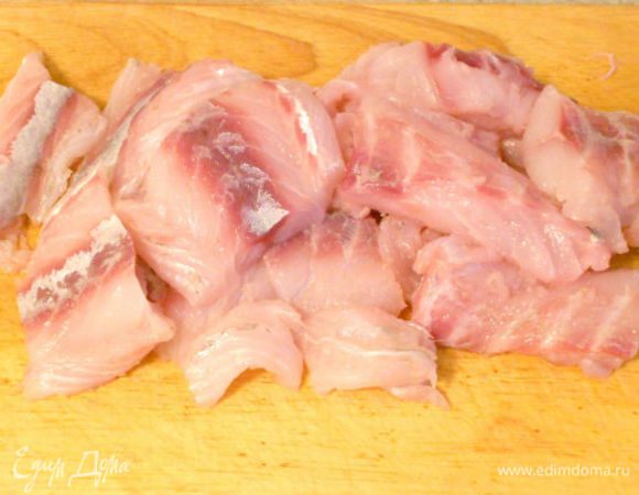 нарезать и пропустить её через мясорубку.