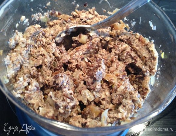 Грибы раз морозить, обжарить с луком, посолить, по перчить, измельчить  в блендере ...