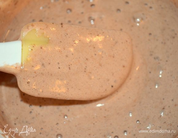 замесить лопаткой негустое тесто