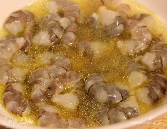 Креветки разморозить, очистить, удалить кишечную вену и мариновать не менее 1 часа...