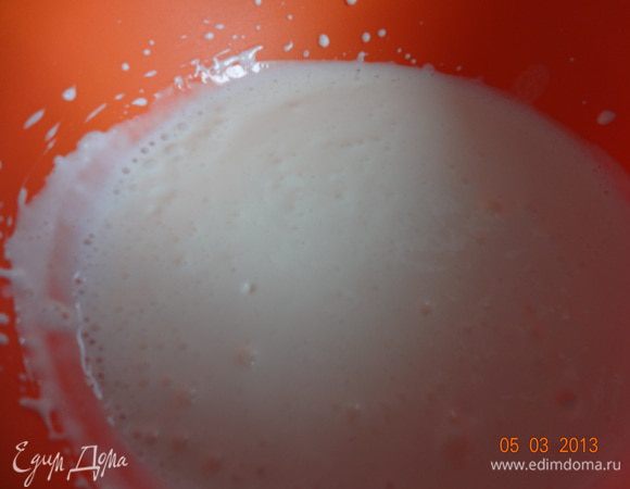 Получится воздушная, светлая, однородная масса.