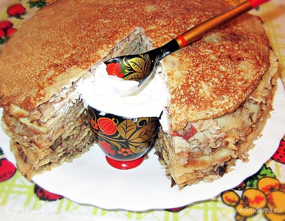 Выкладываем каравай на блюдо, подаём сметану и угощаемся! 
Пусть на масленой неделе
Удается все тебе,
Чтоб блины не пригорели,
Пир горою – на столе!

С Масленицей поздравляю,
Пусть веселье в дом войдет!
Пусть весна в права вступает,
А зима на год уйдет!