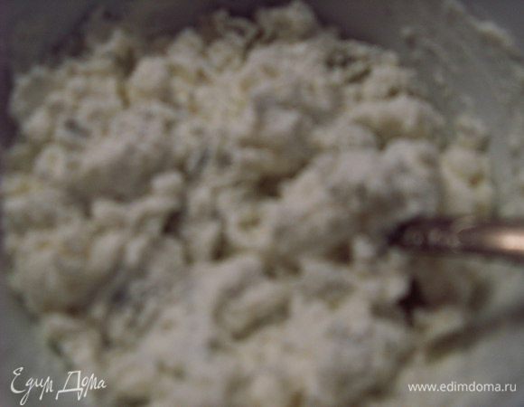 Духовку празогреваем на 200С.
Фету смешиваем с укропом и перчим.