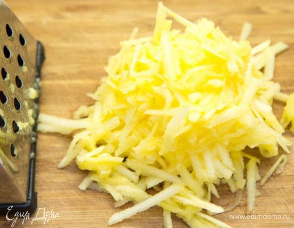 Начинка:
Яблоко почистить и натереть на крупной терке.