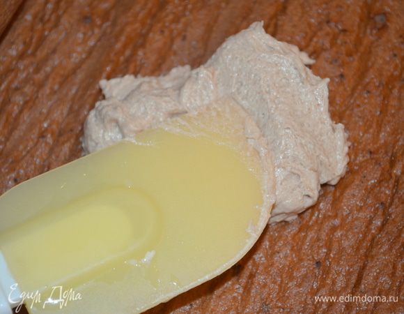 промазать его кремом