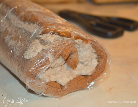 завернуть и обмотать пищевой пленкой. убрать в холодильник