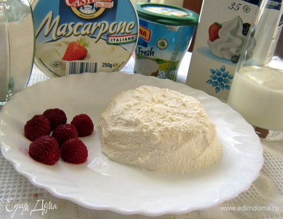 Подготовить рикотту, сливочный сыр, сахарную пудру, йогурт, маскарпоне, сливки для взбивания.