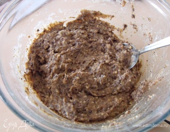 В другой миске соединить все остальные ингредиенты....Затем выложить шоколадно- мучную смесь  в содержимое второй миски....аккуратно перемешать..